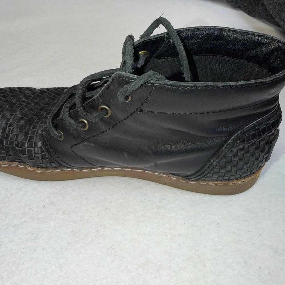 UGG Australia Mens 10 Black Woven Leather Chukka Boots Lace‎ Up Casual